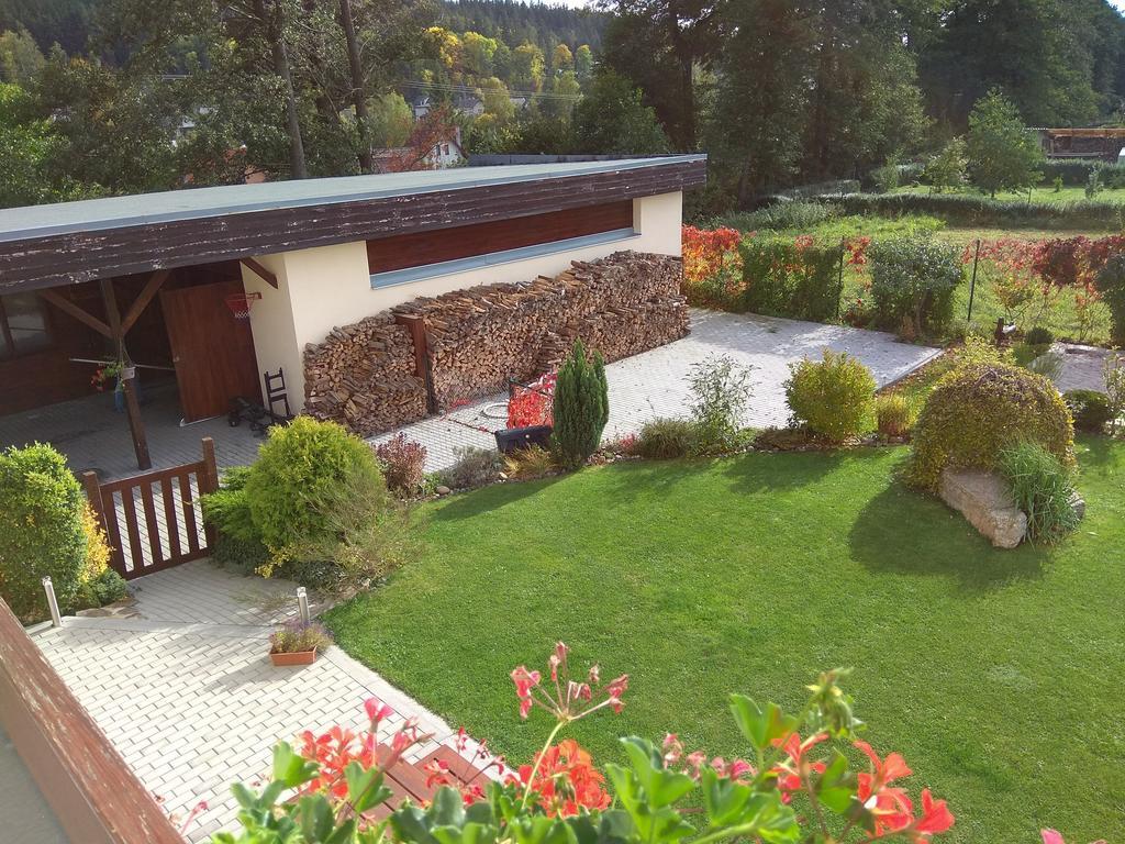 Pod Lesem Apartment Bohutin (Central Bohemian)
