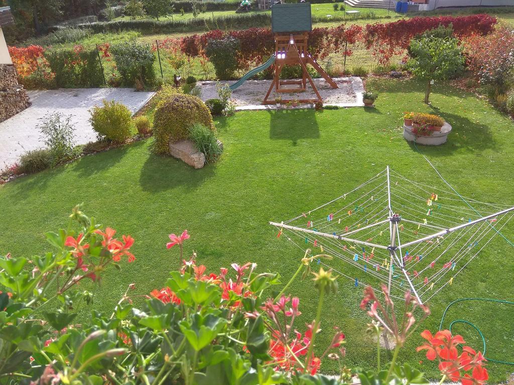 Pod Lesem Apartment *