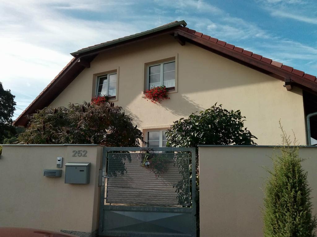 Pod Lesem Apartment
